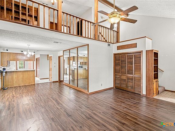 4th image of 101 Maplewood Dr APT 7