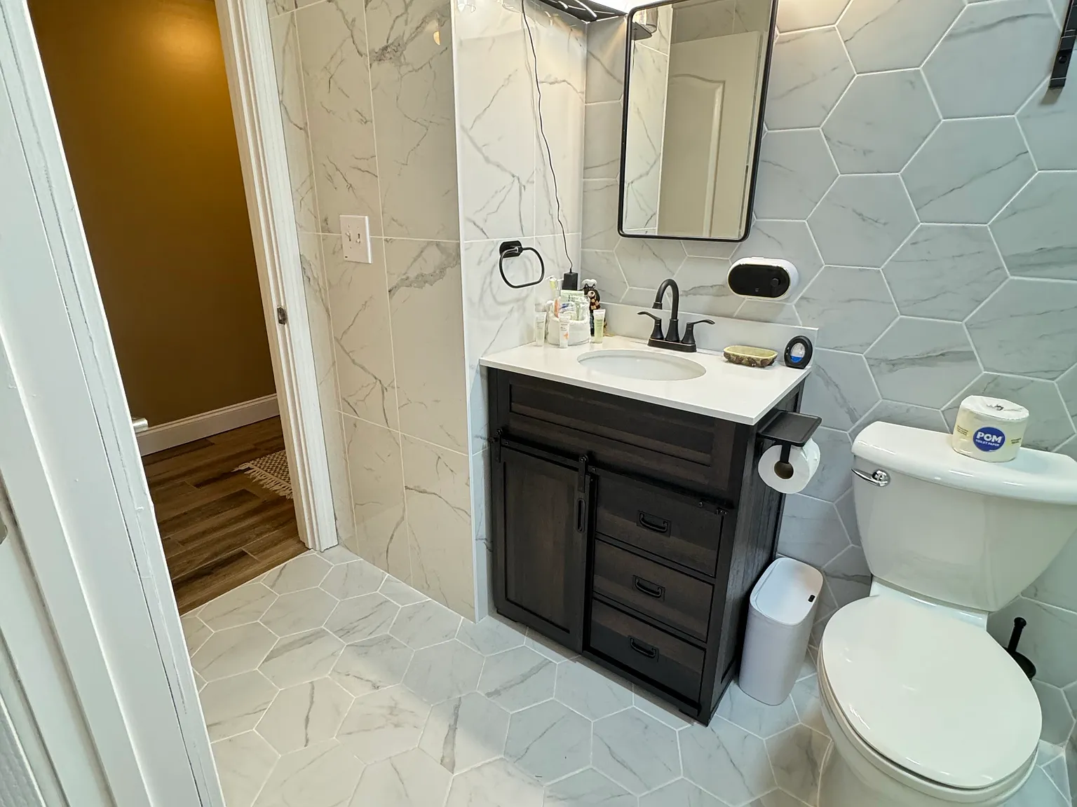 1 bed, 782 sqft, $2,400 — Photo 2