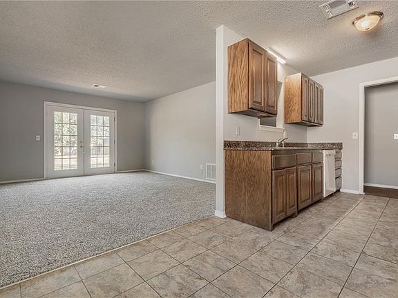 5th image of 13904 Jeffery Dr