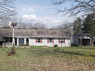 1560 Low Gap Rd, Irvine, KY 40336