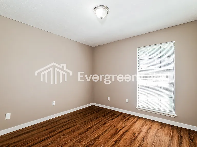 821 Willoway Cv E — Photo 10