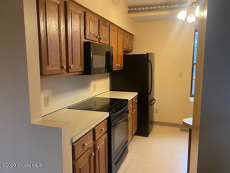 4th image of 270 Hudson Avenue #2E