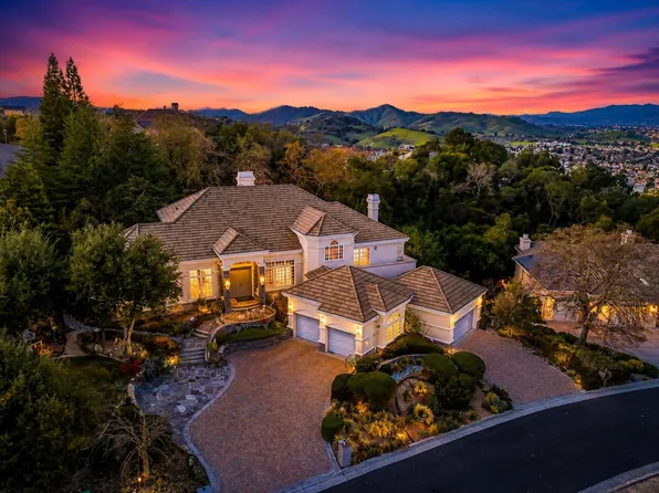 8451 Goldenrod Cir, Gilroy, CA 95020