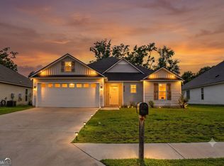 2048 Meadow Cove Dr, Valdosta, GA 31605