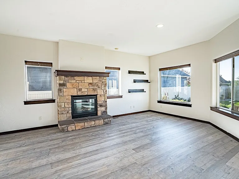 6649 N Madellaine Dr — Photo 8