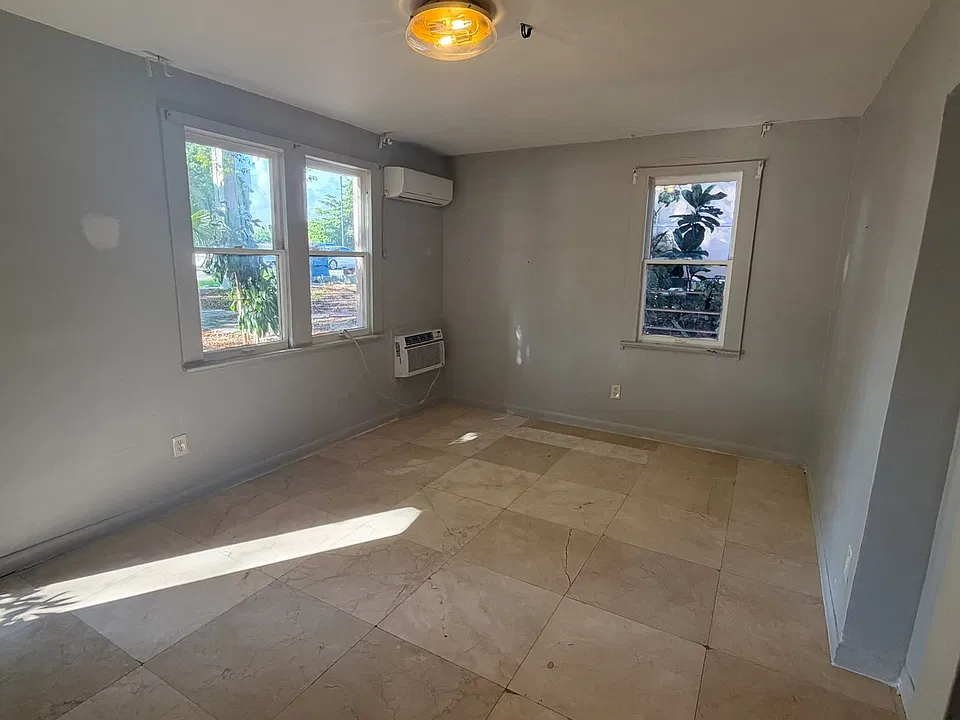 615 NE 76th St #617