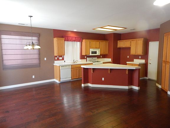 5th image of 31634 Somerset Cir