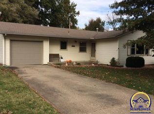 210 NE Pine Ln, Topeka, KS 66617