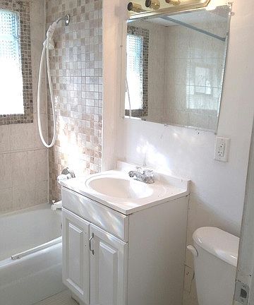 2nd image of 215 26th Ave