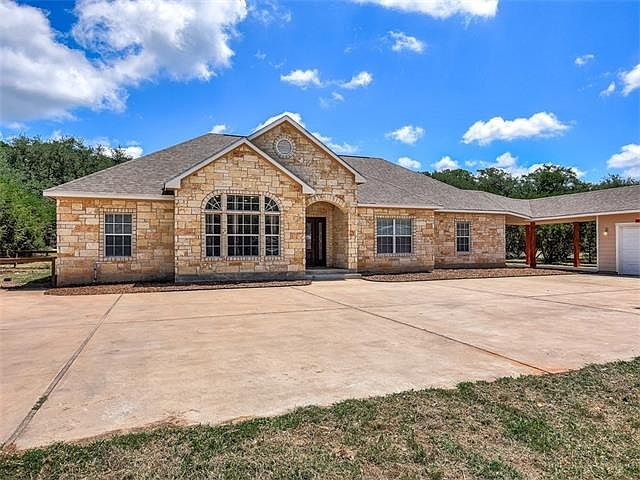1st image of 102 Mesquite Trl
