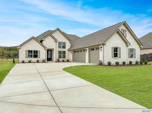 17205 Blue Briar Cir, Athens, AL 35611