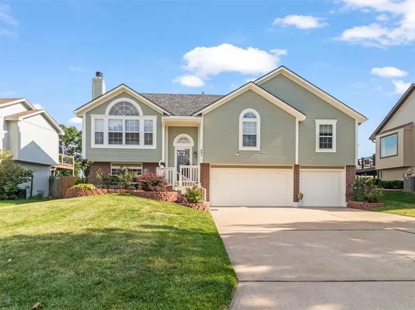 321 NE Woodbury Dr, Lees Summit, MO 64086