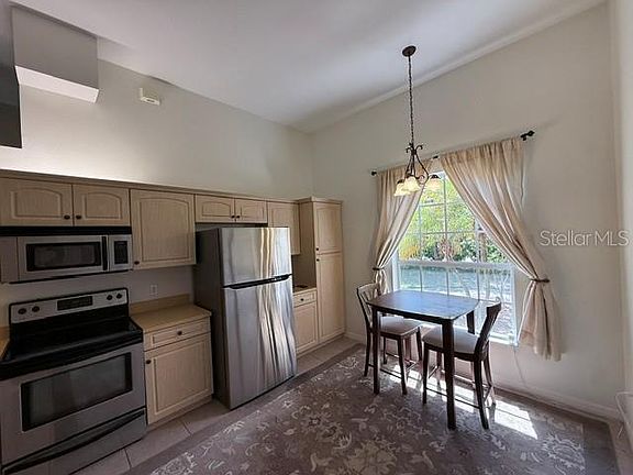 5th image of 3225 Hart Way