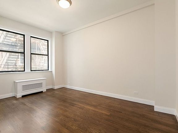 2nd image of 207 W 106th St APT 7B
