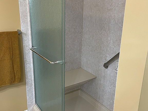 4th image of 150 Creekwood Cir