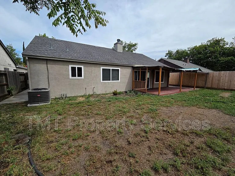 2234 Wall St — Photo 8