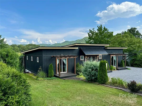 1389 Webster Rd, Sylva, NC 28779