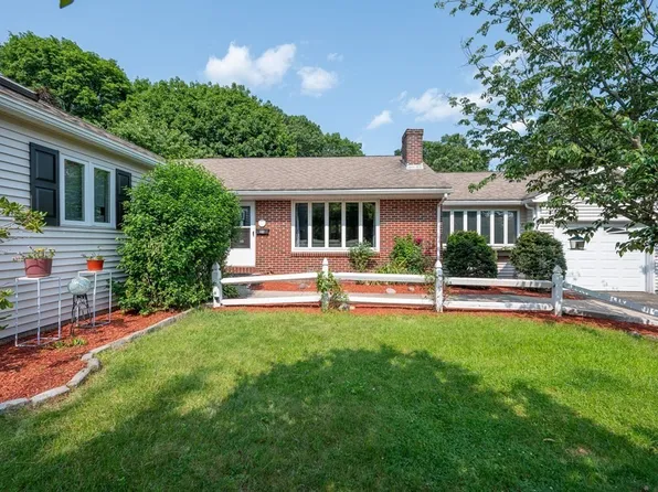 65 Beacon St, Lowell, MA 01850