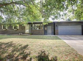 200 Quail Hill Rd, Monticello, IL 61856