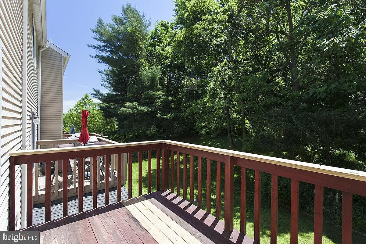 3 bed, 2.5 bath, 1920 sqft, $2,600 — Photo 2
