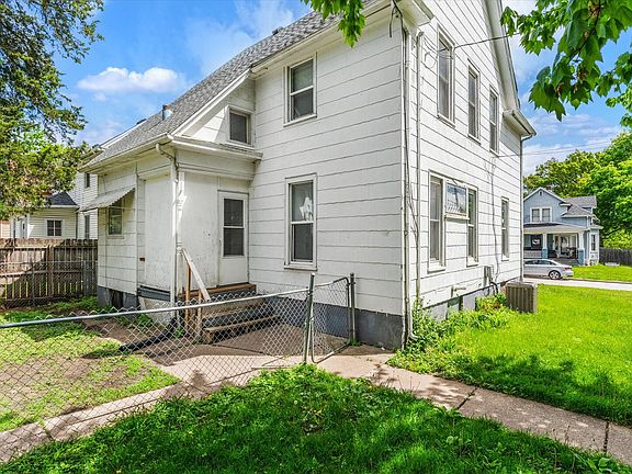 4th image of 706 N Howell St