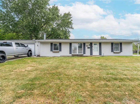 410 Weinland Dr, New Carlisle, OH 45344