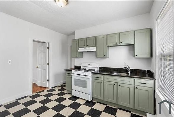 1st image of 55 Mascot St APT 3