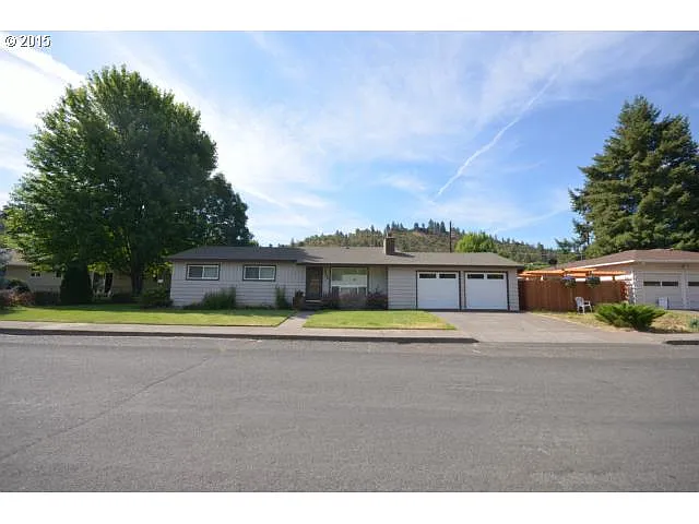 2432 Wright Dr photo 1