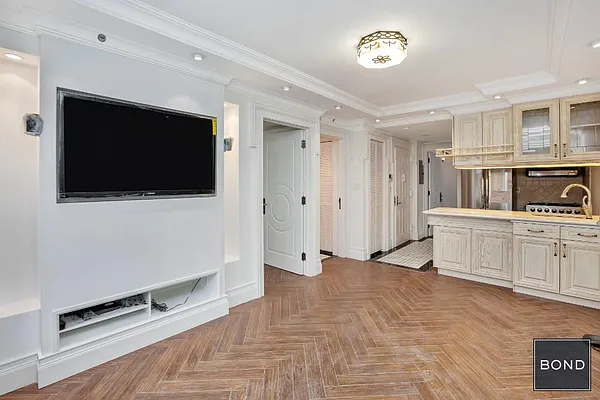 Rented by Bond New York | media 26