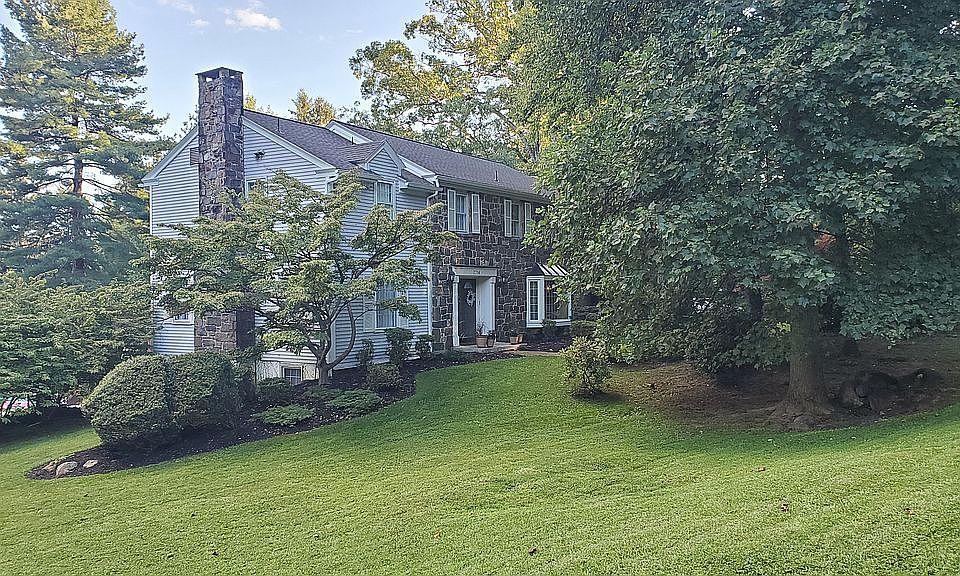 2nd image of 3714 Laurel Ln
