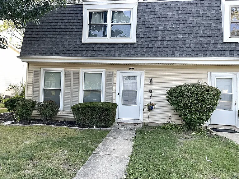 21U Fernwood Dr #21 — Photo 2