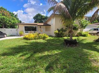 1325 NE 202nd St, Miami, FL 33179