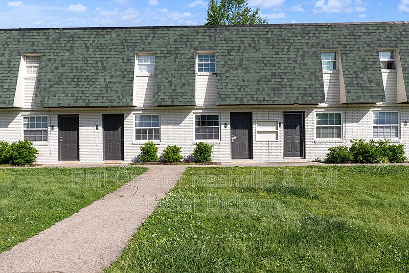 2 bed, 1.5 bath, 950 sqft, $1,199 — Photo 3
