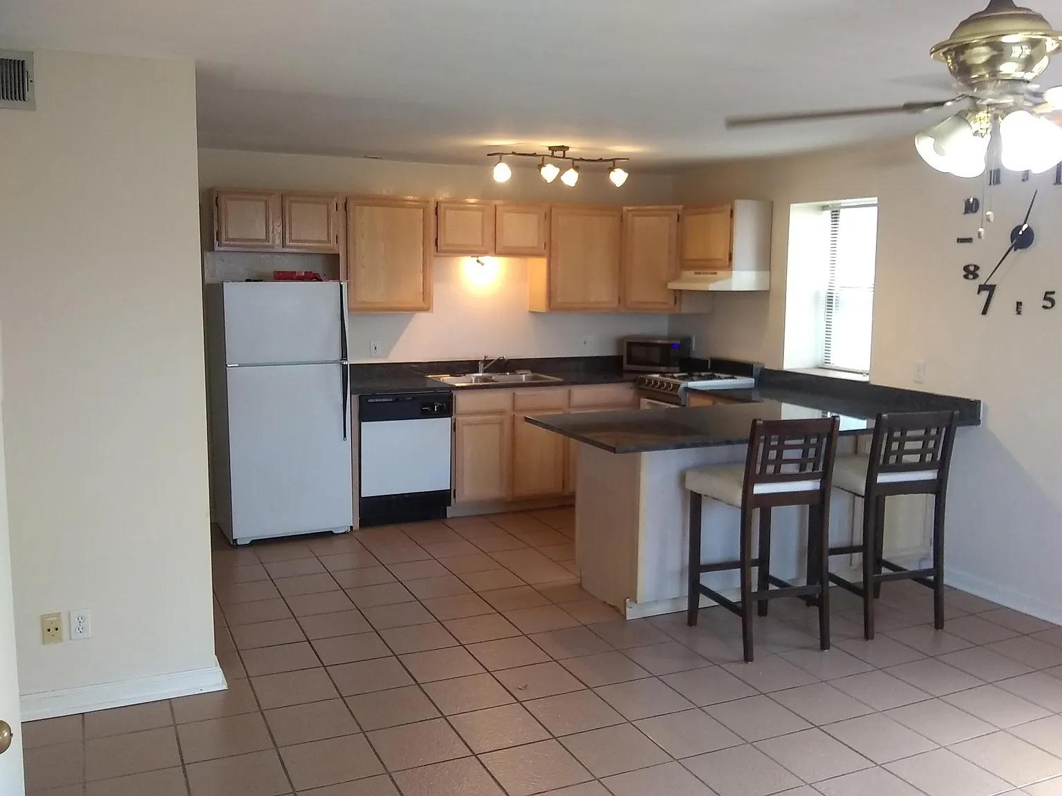 1 bed, 700 sqft, $995 — Photo 3