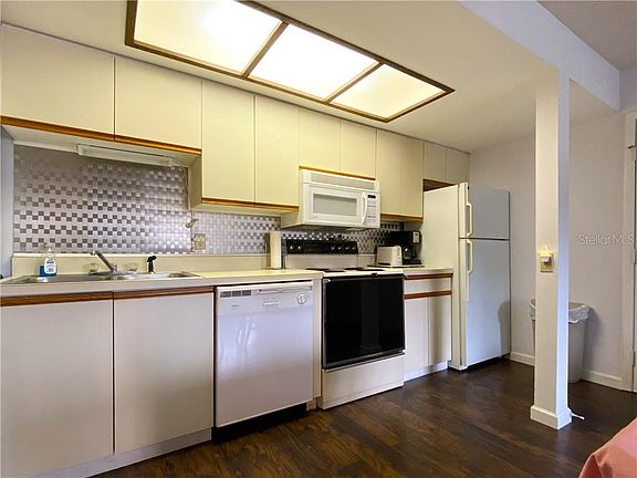 4th image of 20820 River Dr APT B27