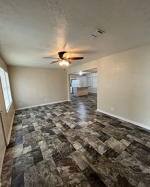 1st image of 140 W Hooks St