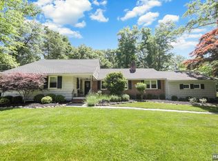 14 Fieldstone Ln, Upper Saddle River, NJ 07458