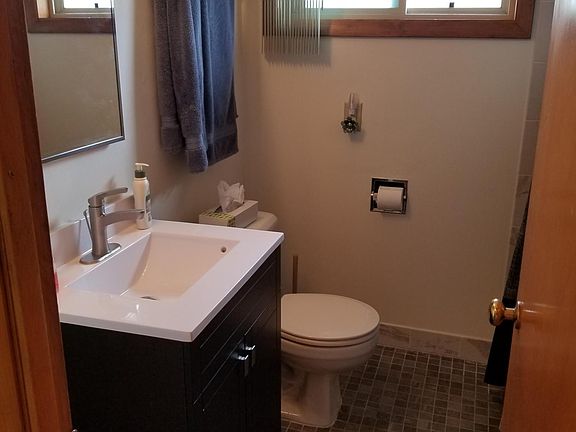 4th image of W169N8884 Hoyt Dr #14