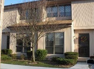 79 Stanford Ct, Wantagh, NY 11793