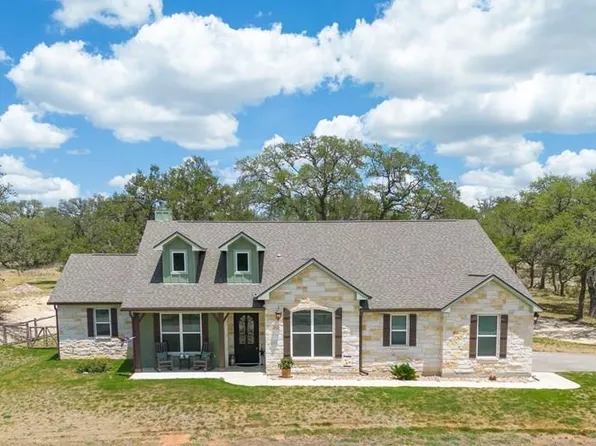 275 Axis Cir, Fredericksburg, TX 78624