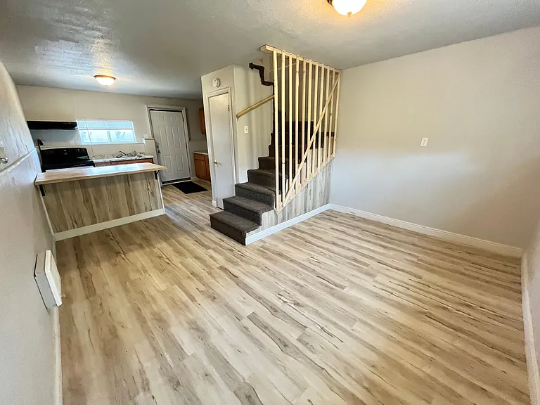 944 E 21st St #3 — Photo 7
