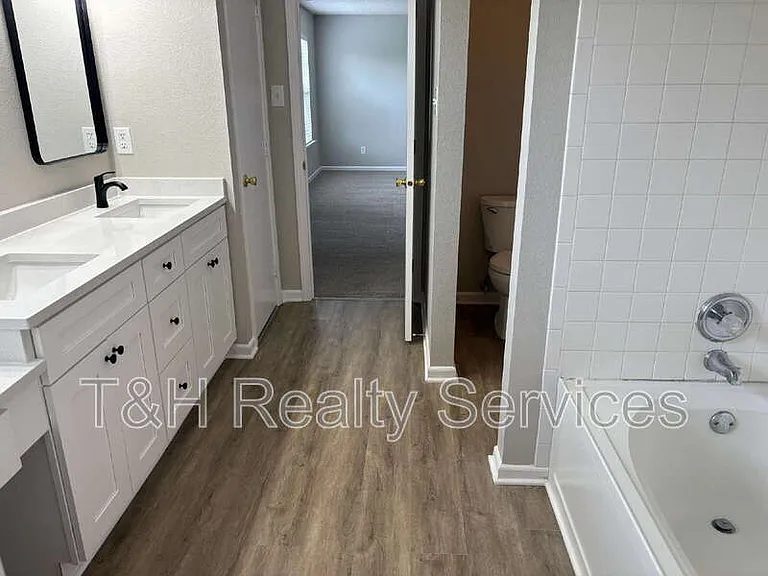 14928 Drayton Dr — Photo 18