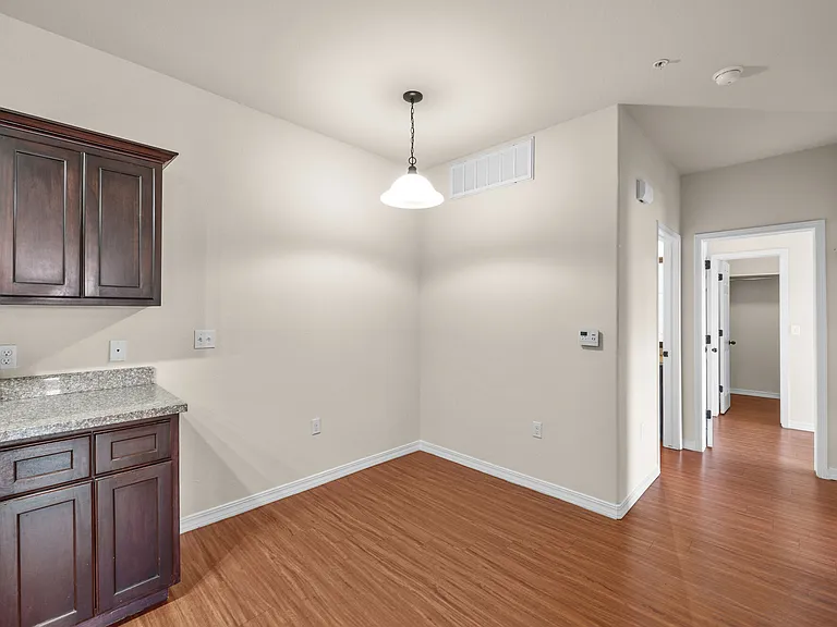 Las Torres Apartments — Photo 6