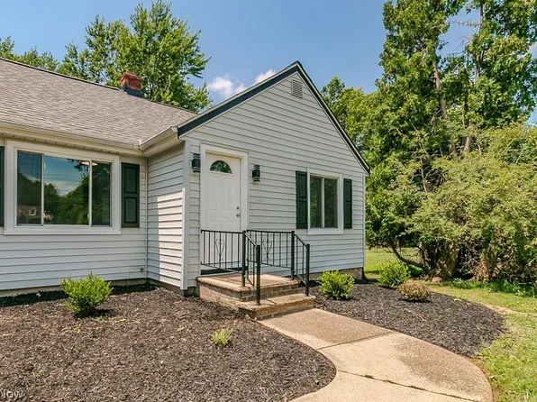 2986 Bishop Rd, Willoughby Hills, OH 44092