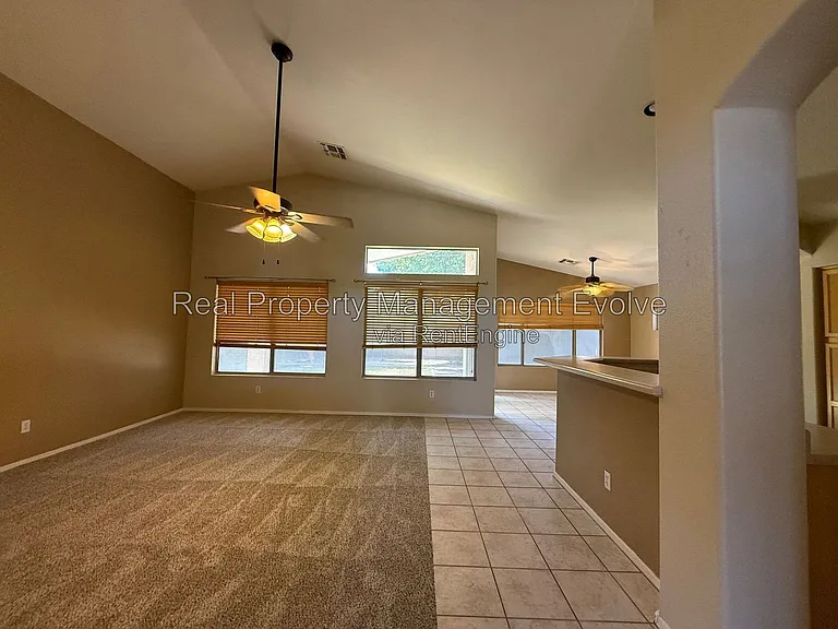 1021 W Park Ave — Photo 4