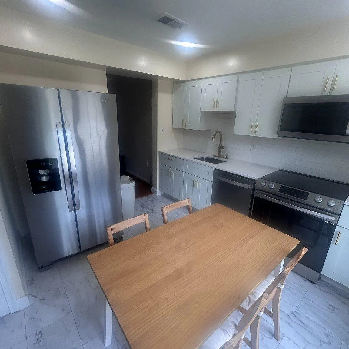 4 bed, 4.0 bath, 1280 sqft, $3,200 — Photo 3