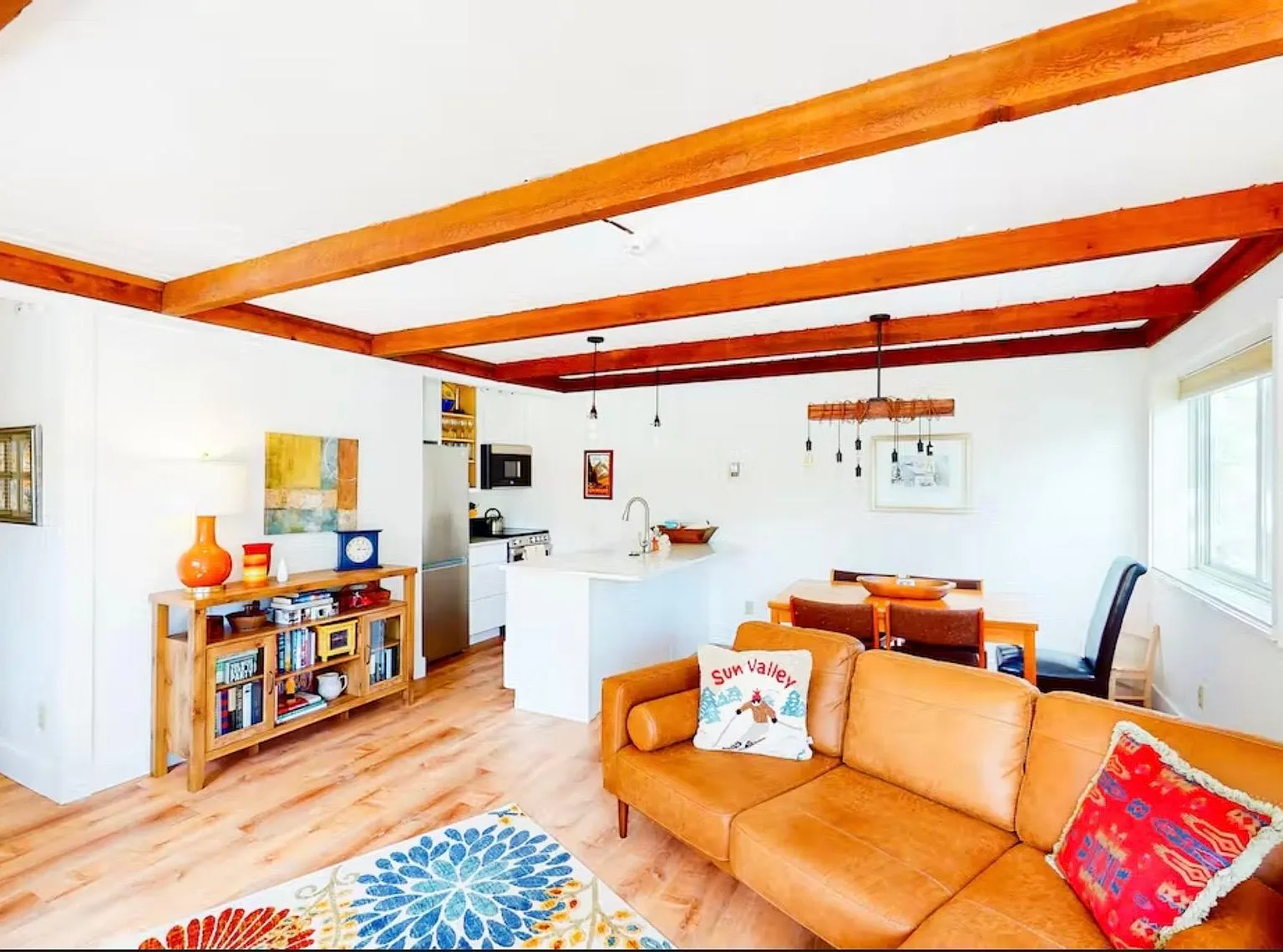 2 bed, 998 sqft, $3,600 — Photo 1