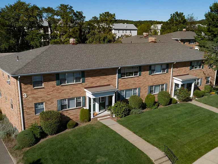 Berdan Court — Photo 14