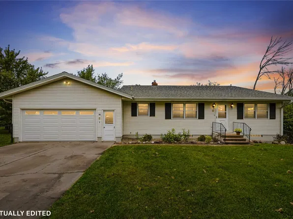 1030 Rolling Glen Dr, Marion, IA 52302