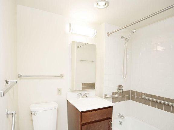 4th image of 524 N Charles St #Ce042tp1n